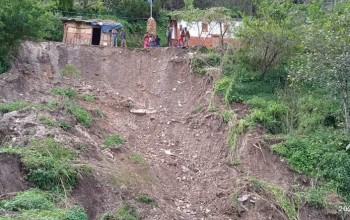 पहिरोले आगन सहित खेत लगे पछि छिमेकिकोमा बास